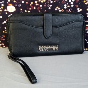 👜 Kenneth Cole Reaction Black Wristlet Wallet